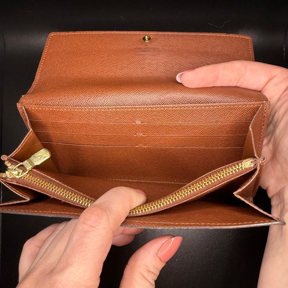 **SOLD** Louis Vuitton Monogram Sarah Wallet - Picture 14 of 16